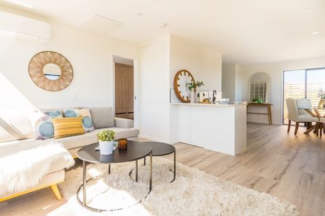 Photo of property in 19f Bradbury Road, Botany Downs, Auckland, 2010