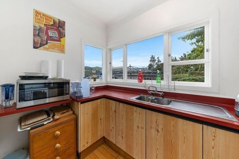 Photo of property in 9 Victory Crescent, Tawa, Wellington, 5028