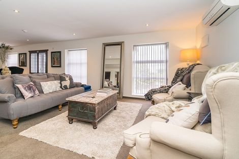 Photo of property in 2/2 Manor Place, Dunedin Central, Dunedin, 9016