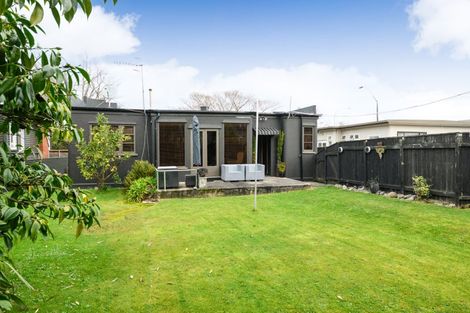 Photo of property in 497 Featherston Street, Roslyn, Palmerston North, 4414