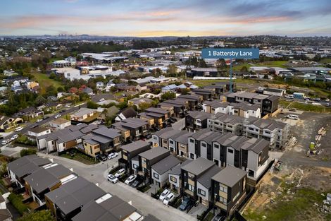 Photo of property in 24 Milenio Crescent, Windsor Park, Auckland, 0632