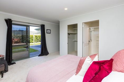 Photo of property in 12 Percy Kinsman Crescent, Riverstone Terraces, Upper Hutt, 5018