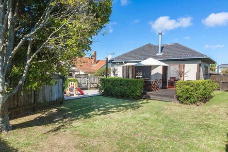 Photo of property in 27 Glencourt Place, Glenfield, Auckland, 0629