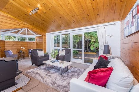 Photo of property in 18 Easter Parade, Glen Eden, Auckland, 0602