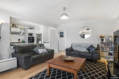 Photo of property in 37 Athena Drive, Totara Vale, Auckland, 0629