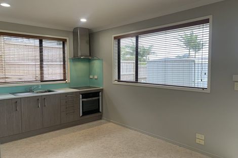 Photo of property in 2a Castleton Drive, Howick, Auckland, 2014