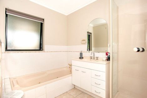 Photo of property in 8 Coulston Place, Riverdale, Gisborne, 4010