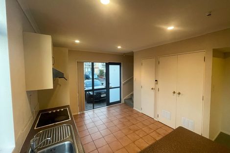 Photo of property in Tuscany Way, 22/3 Ambrico Place, New Lynn, Auckland, 0600
