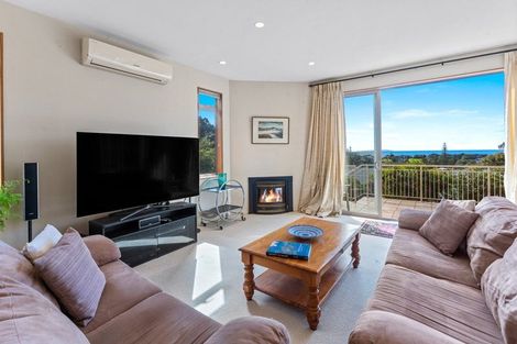 Photo of property in 3/56 Castor Bay Road, Castor Bay, Auckland, 0620