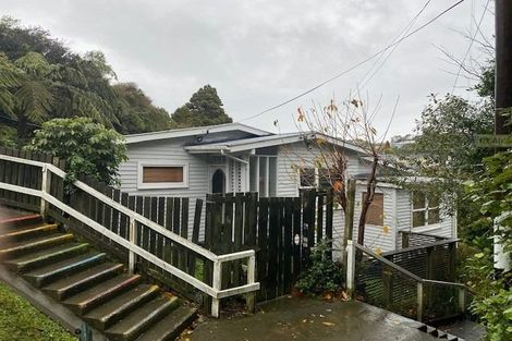 Photo of property in 22 Alder Place, Newlands, Wellington, 6037