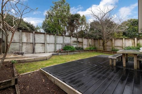 Photo of property in 2/21 Tahu Crescent, Sunnynook, Auckland, 0620