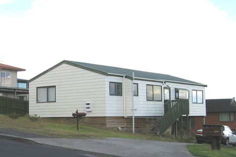 Photo of property in 6 Worthington Place, West Harbour, Auckland, 0618