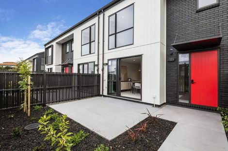 Photo of property in 32 Te Aniwaniwa Terrace, Albany, 0632