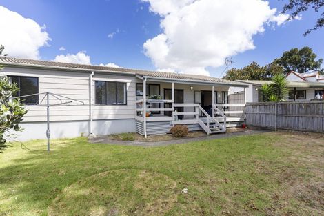 Photo of property in 17 Oakmont Place, Wattle Downs, Auckland, 2103