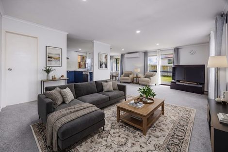 Photo of property in 18 Pitt Avenue, Clendon Park, Auckland, 2103