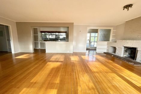 Photo of property in 19 Golf Road, New Lynn, Auckland, 0600