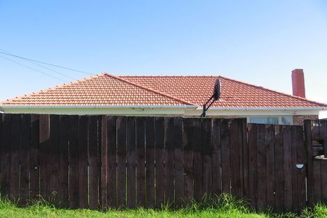 Photo of property in 1/32 Flanshaw Road, Te Atatu South, Auckland, 0610