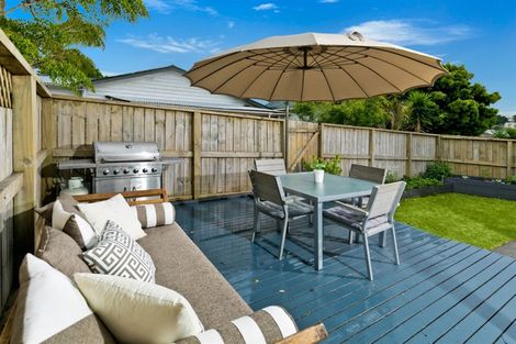 Photo of property in 1/24 Woodglen Road, Glen Eden, Auckland, 0602