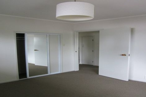 Photo of property in 40 Farquhar Road, Glendene, Auckland, 0602