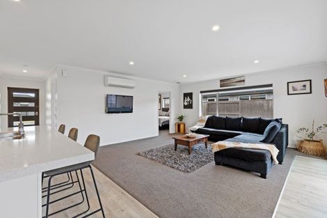 Photo of property in 14 Ponga Place, Papamoa Beach, Papamoa, 3118