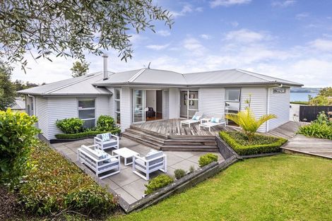 Photo of property in 21 Montgomery Crescent, Cockle Bay, Auckland, 2014