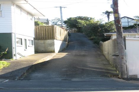 Photo of property in 14 Black Rock Road, Newlands, Wellington, 6037