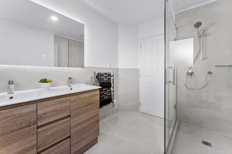 Photo of property in 18a Jacanas Place, Unsworth Heights, Auckland, 0632
