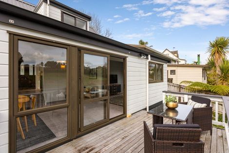 Photo of property in 71 Heta Road, Highlands Park, New Plymouth, 4312