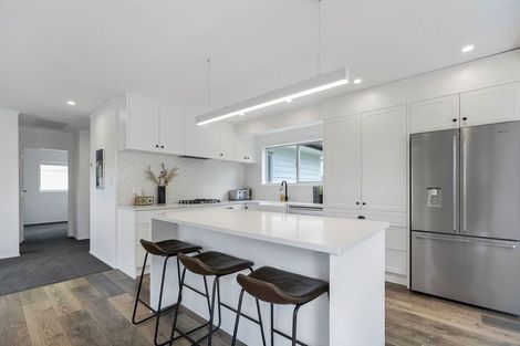 Photo of property in 2/61a Target Road, Totara Vale, Auckland, 0629