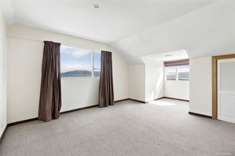 Photo of property in 27 The Crescent, Roseneath, Wellington, 6011