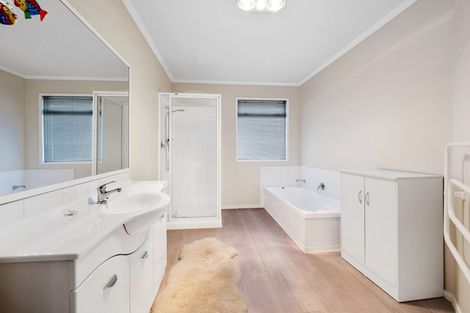 Photo of property in 14 Lakemere Way, Kinloch, Taupo, 3377