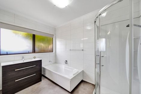 Photo of property in 4 Sequoia Grove, Merrilands, New Plymouth, 4312