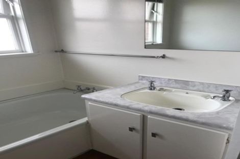 Photo of property in 1/2 Gordon Avenue, Milford, Auckland, 0620