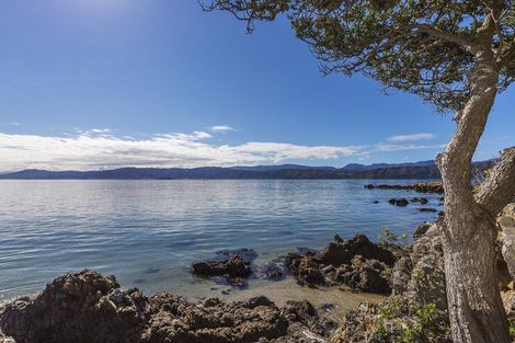 Photo of property in 353a Karaka Bay Road, Karaka Bays, Wellington, 6022