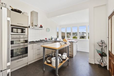 Photo of property in 21 Hawker Street, Mount Victoria, Wellington, 6011