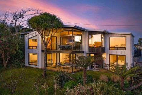 Photo of property in 21 Point Street, Raglan, 3225