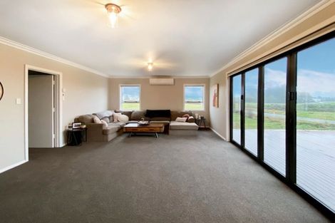Photo of property in 20 Monteith Street, Halcombe, 4779