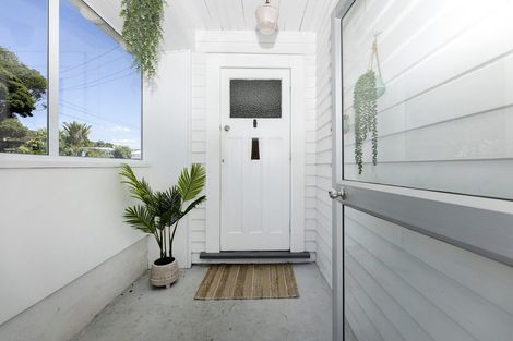 Photo of property in 75 Pendarves Street, New Plymouth, 4310