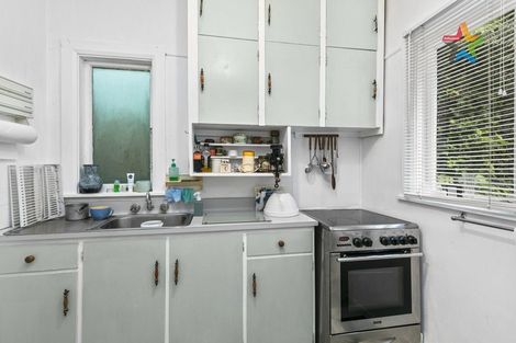 Photo of property in 32 Ferry Road, Days Bay, Lower Hutt, 5013