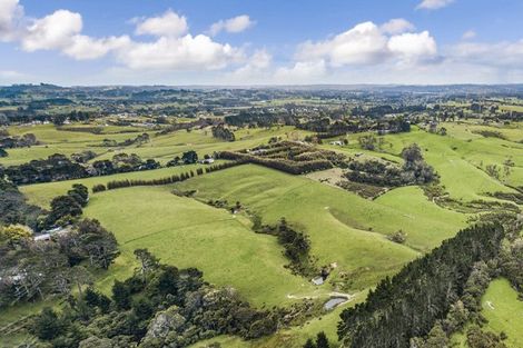 Photo of property in 257 Red Hills Road, Massey, Henderson, 0782