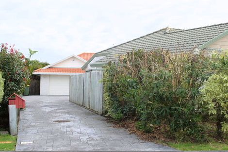 Photo of property in 2/12 Uldale Place, Northpark, Auckland, 2013