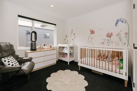 Photo of property in 22a La Lena Grove, Fitzherbert, Palmerston North, 4410