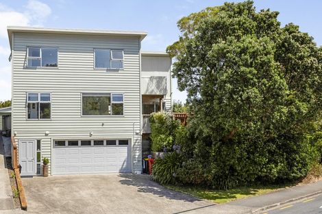 Photo of property in 107 Kenmore Street, Newlands, Wellington, 6037
