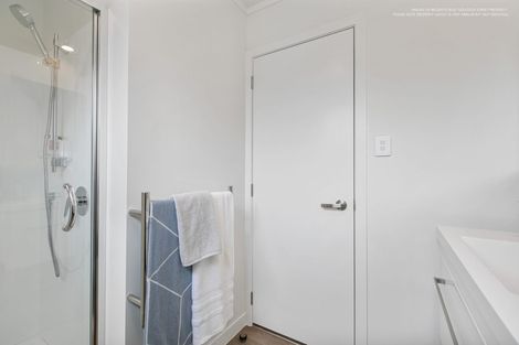 Photo of property in 5 Wallace Road, Mangere Bridge, Auckland, 2022