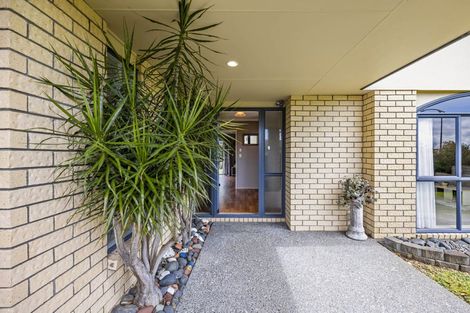 Photo of property in 19 Reybert Place, Massey, Auckland, 0614