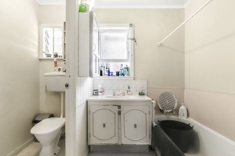 Photo of property in 44 Raglan Street, Mangere East, Auckland, 2024