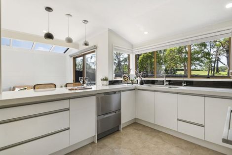 Photo of property in 86 Becroft Drive, Forrest Hill, Auckland, 0620