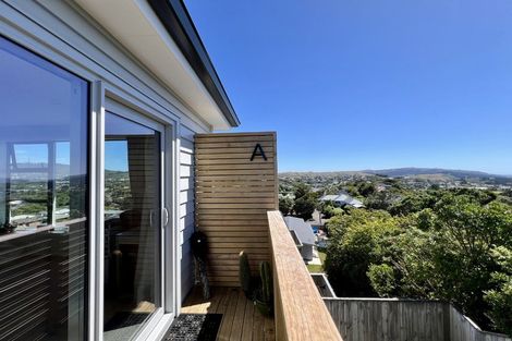 Photo of property in 20a Chetwode Grove, Newlands, Wellington, 6037