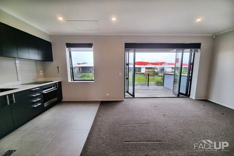 Photo of property in 4/17 Uku Lane, Hobsonville, Auckland, 0616