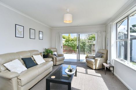 Photo of property in 2/90 Queenspark Drive, Parklands, Christchurch, 8083